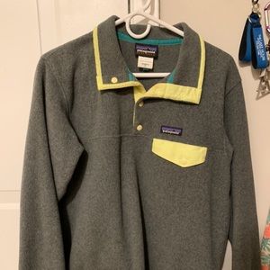 Gray Women’s Patagonia pullover, in size medium.
